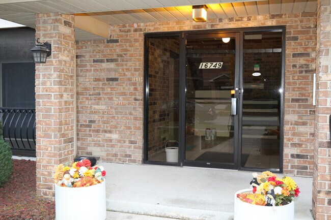 16749 Paxton Ave Unit 3S