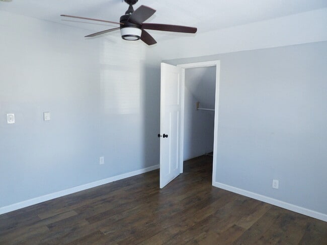 Photo - 1 Bed + Extra Room Upper Level Unit in East Harriet Duplex