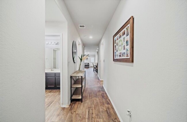 Photo - 519 Green Clover Ln