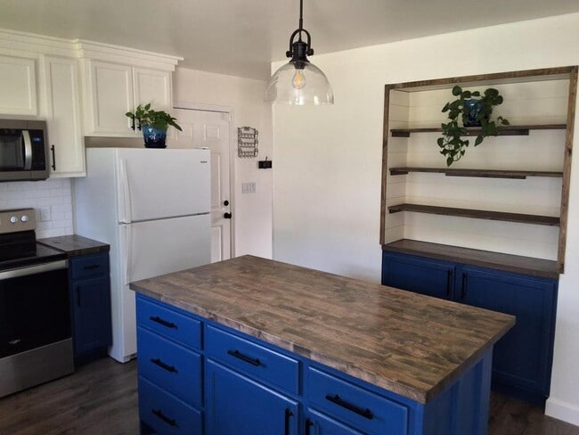 Photo - 7620 Hammersley Rd