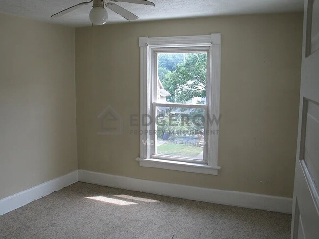 Photo - 635 Lafayette Ave NE