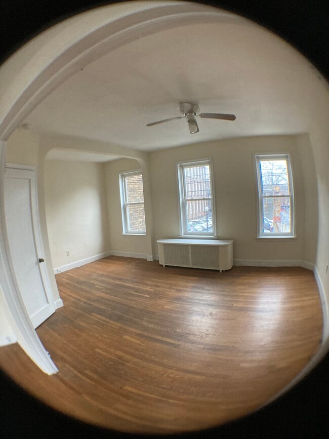 Photo - 532 E 4th St