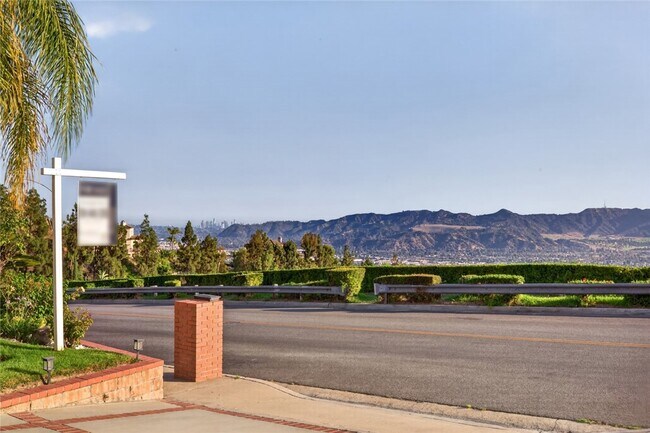 Photo - 1350 E Tujunga Ave