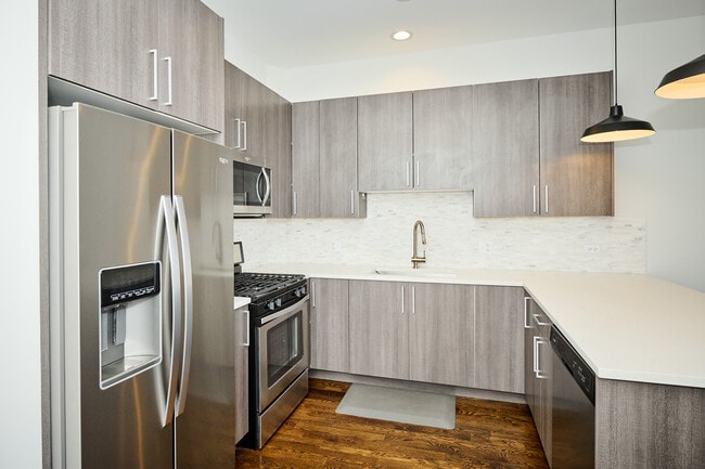 Kitchen - 5139 N Broadway St