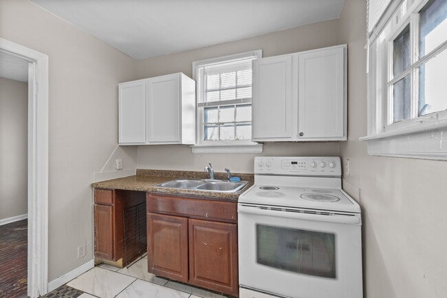 Photo - 1227 W 25th St