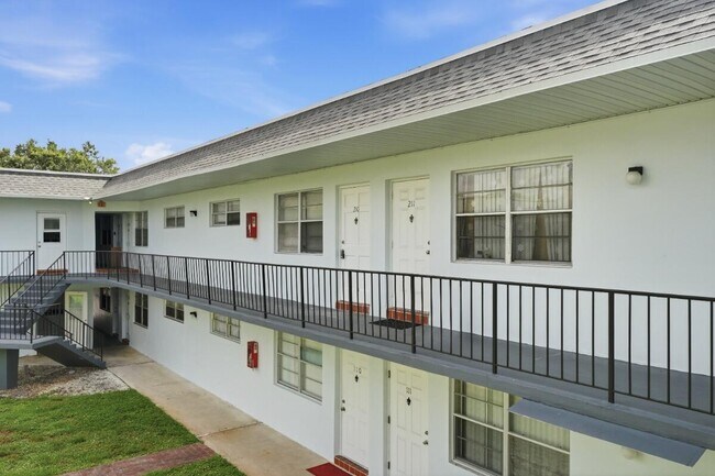Building Photo - 6191 SW 37th St Unit 210