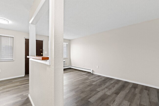 Photo - Royal Chateau Apartments