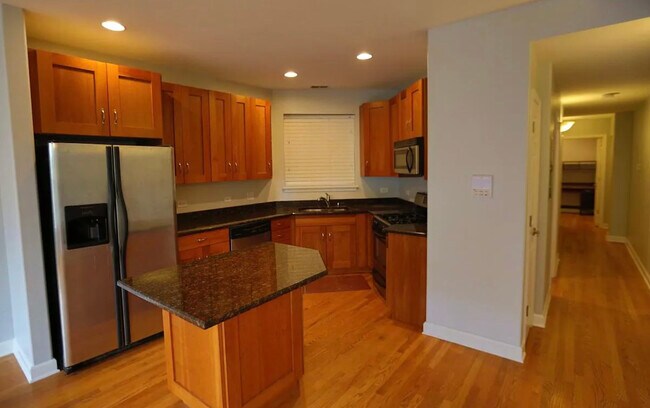 Photo - 2339 N Albany Ave Unidad 1