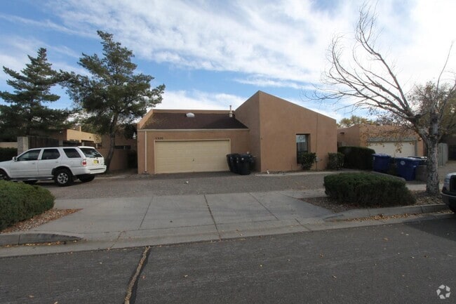 Building Photo - 5320 Heritage Way NE Unit Apt C