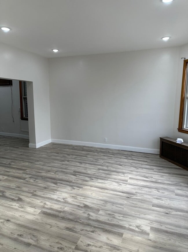 Photo - 143 W 26th St Unit 2