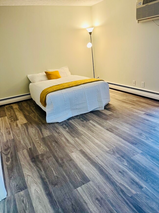 1380 1 Bed 1 Bath Bedroom