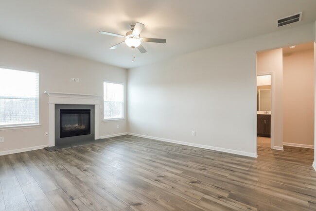 Photo - 5910 Green Ash Ct