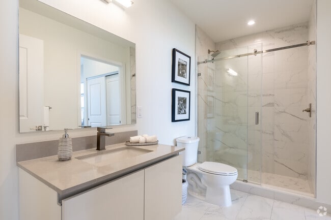 1BR, 1BA - 859SF - Primary Bathroom