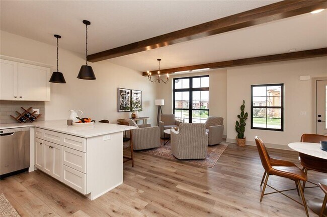 Photo - 6460 Galleria Dr