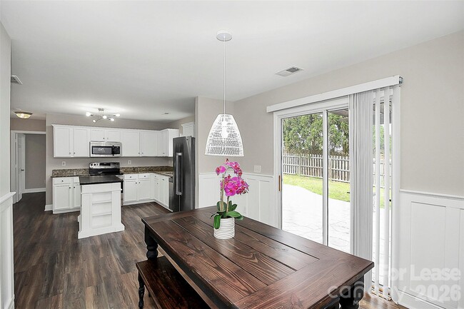 Photo - 1711 Rustic Arch Way