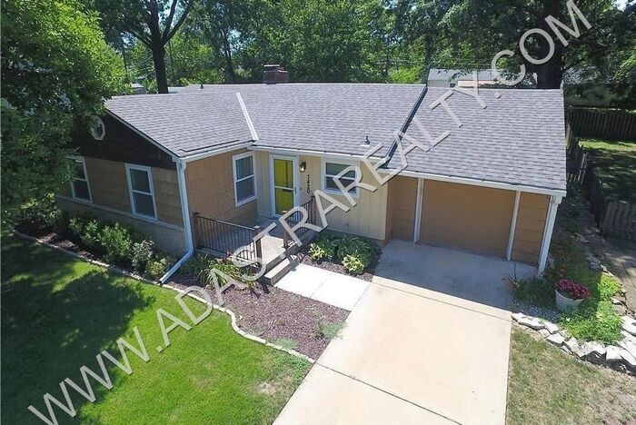 Photo - Beautiful 3 Bed 1 Bath in Prairie Village-Available in JULY!!