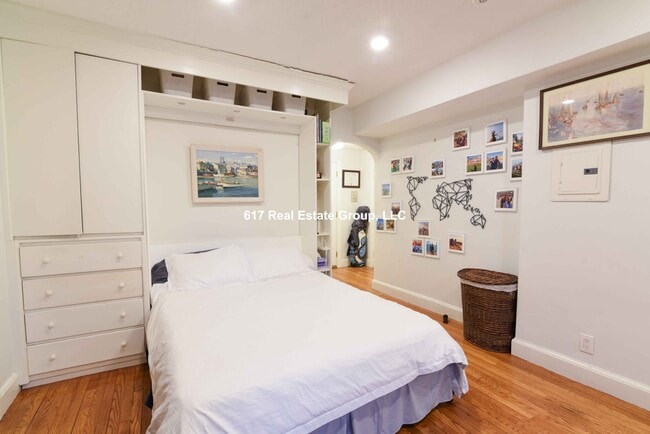 Building Photo - 354 Beacon St Rental