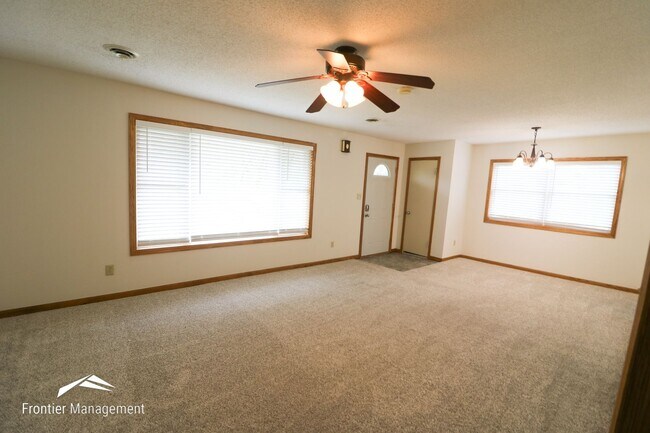 Photo - Three Bedroom Home Near Westloop Shopping ...