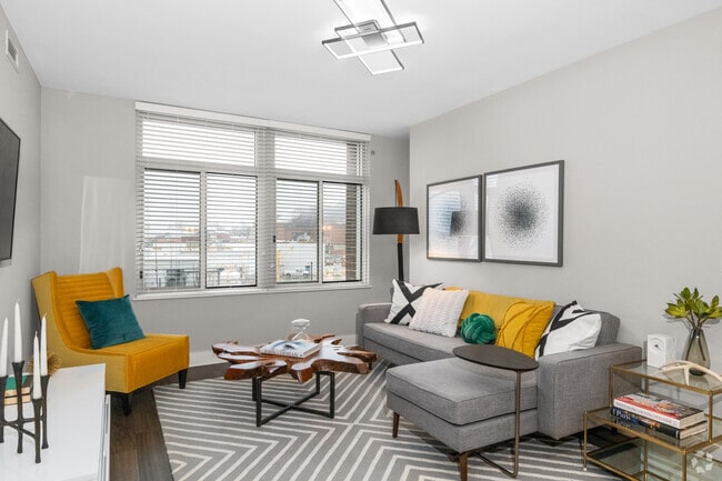 1BR, 1BA - 673SF - Living Room