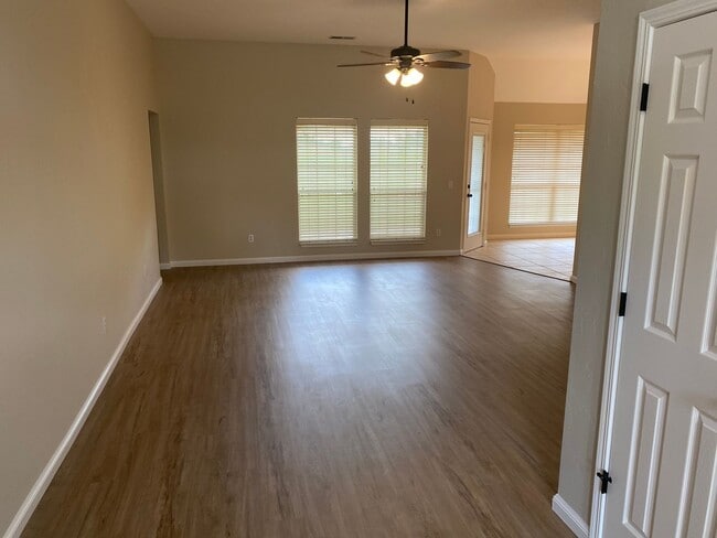 Photo - Super Clean Home in Stonebrook at Coffee Creek