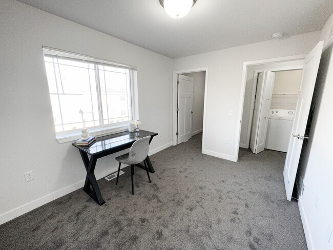 Photo - 2 Bed / 2.5 Bath Townhome for rent in Cott...