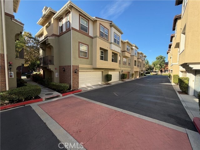 Photo - 615 W 1st St