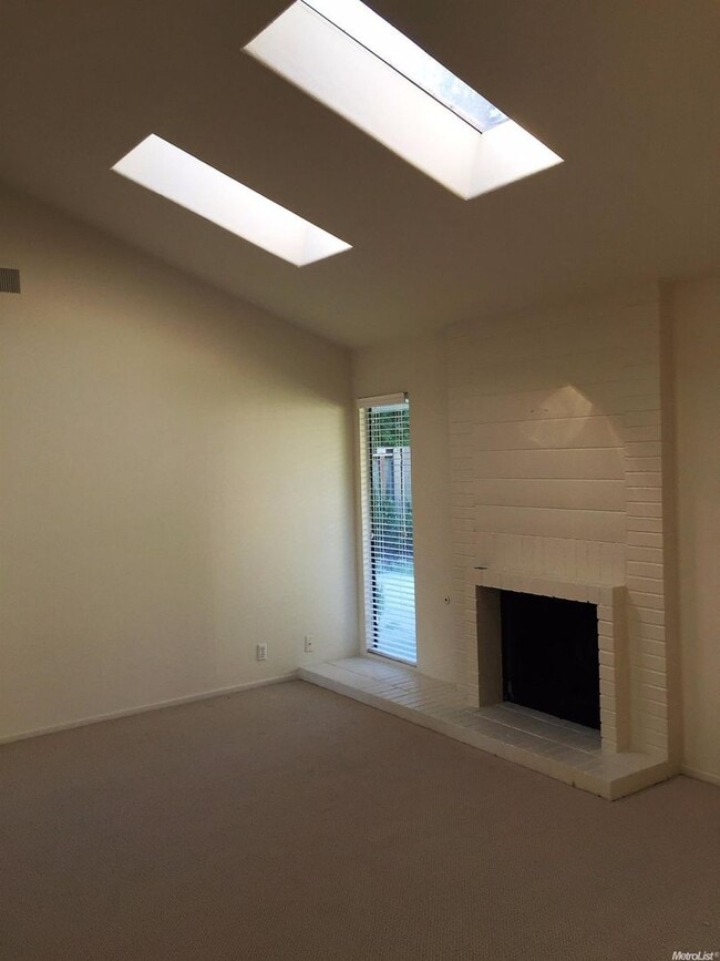2263 Lido Cir
