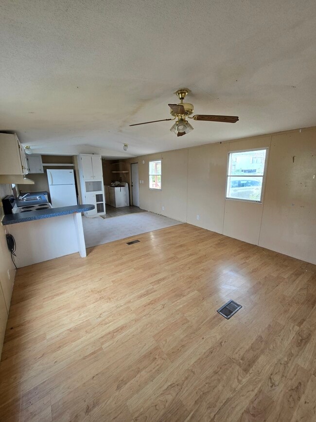 Building Photo - 725 Park Ave