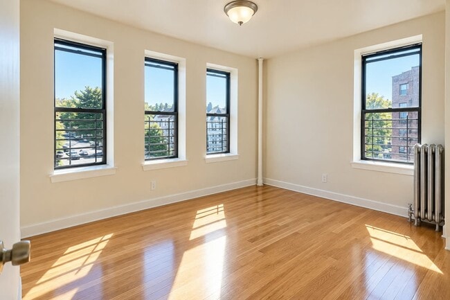 Photo - 290 Hawthorne Ave Unit Apt 1