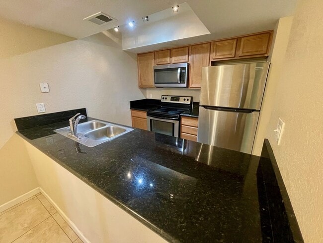 Photo - 2 Bedroom Condo close to airport