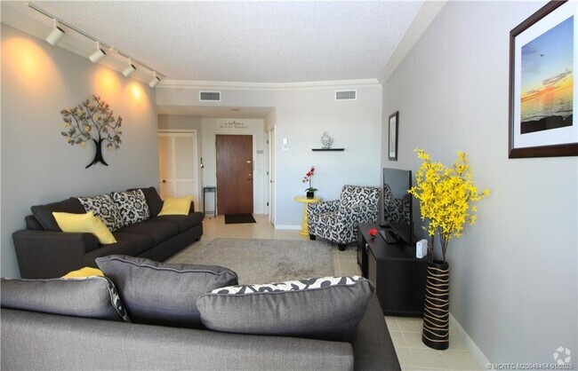 Building Photo - 150 SE Four Winds Dr Unit B407 Rental