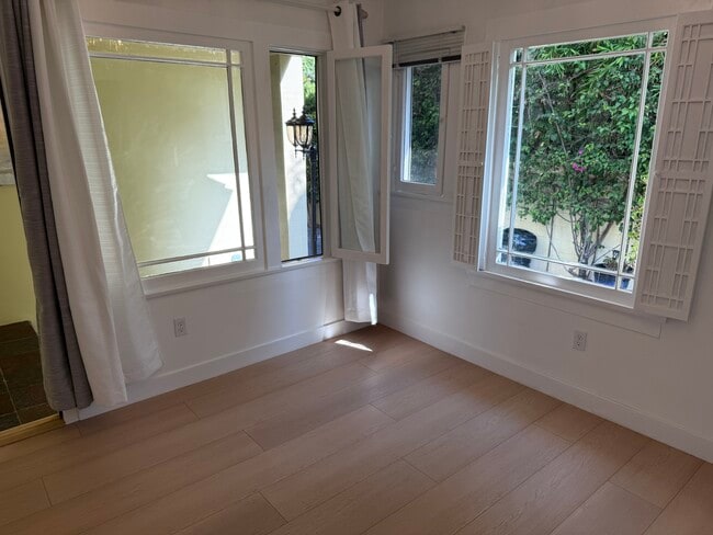 Photo - 8730 Rosewood Ave Unit 8728