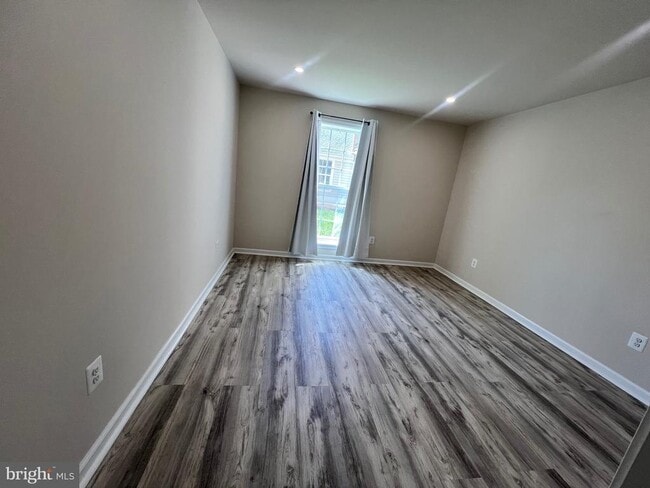 Photo - 407 Apricot St