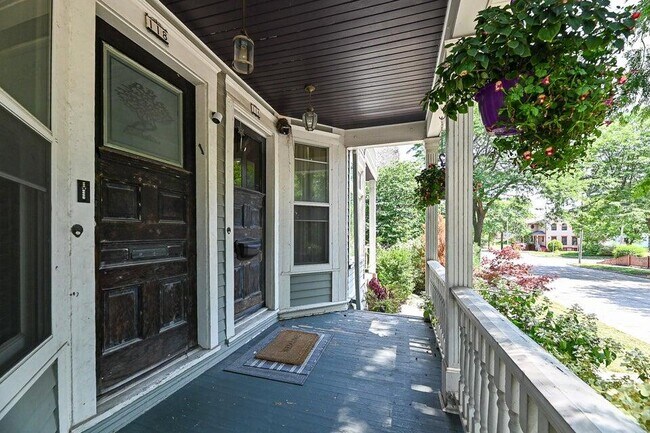 Photo - 118 W Reservoir Ave