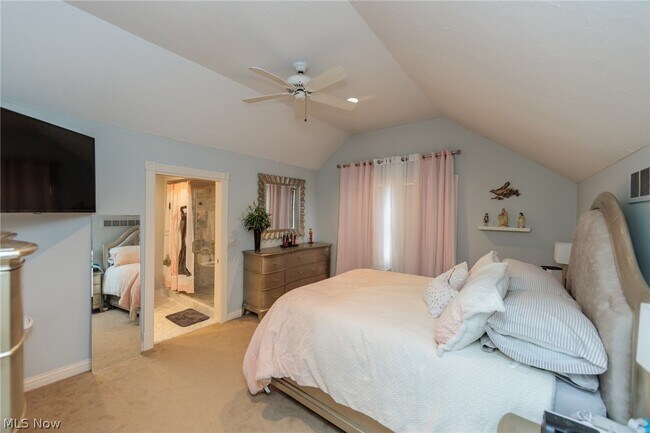 Photo - 30 Cableknoll Ln