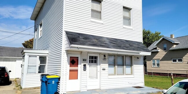 Building Photo - 1202 W 7th St Unit B