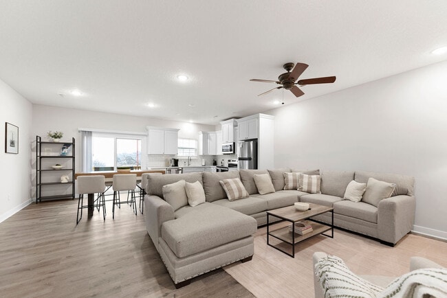 Building Photo - Sandstone Pointe