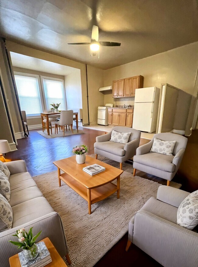 Photo - Spacious 2-Bedroom Apartment in Cathedral ... Unit 3