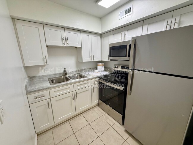 Photo - 1318 Sydney Pl