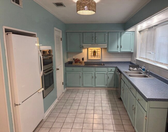 Photo - 105 Linnet Dr