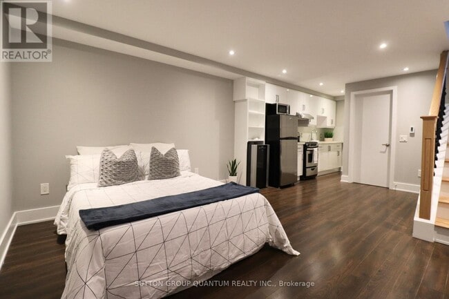 Photo - 35 Cloverdale Rd Unité Bsmt Sd