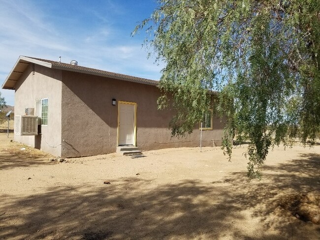 Building Photo - Wide open spaces! Rental