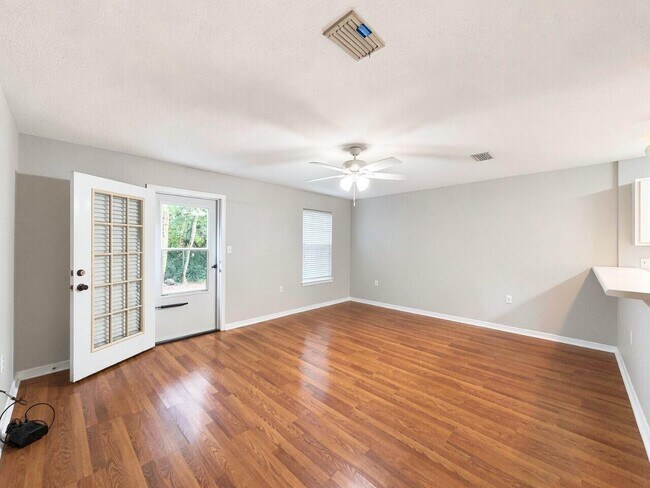 Photo - 954 Scenic Oak Ln