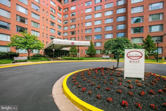 Photo - 1111 Arlington Blvd Apartamento Unidad 618