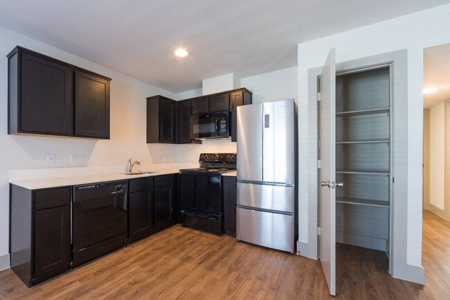 Kitchen - 4300 Rosslyn