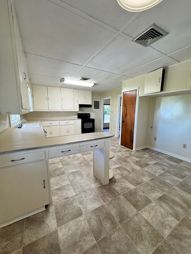 Photo - 11850 Schambeau Rd