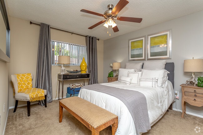 2BR, 2BA - Bradley