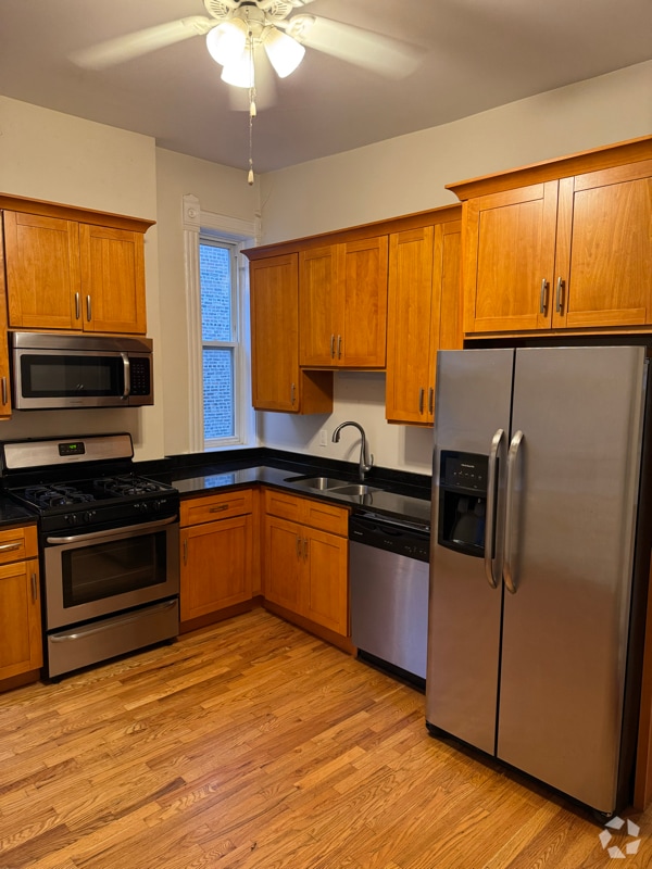 Building Photo - 1456 N Maplewood Ave Unit 3R Rental