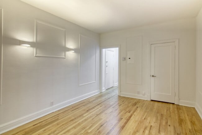 Photo - 2060 Rue du Fort Unit 14