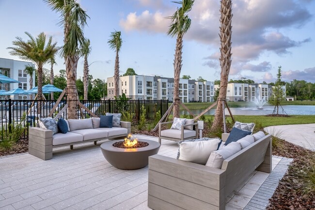 The Pointe at Davis Creek